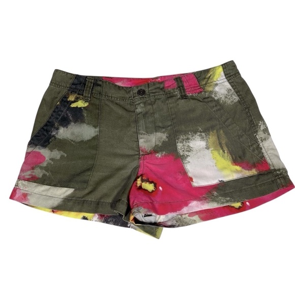 PAM & GELA Soft Army Green Floral Watercolor Shorts Women's Size 4 - Picture 13 of 16